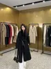 2023 Nouvelle veste de fourrure de vêtements d'extérieur à la mode européenne et américaine pour les femmes Hiver Cashmere Natural Mink Fur Collar Plackeet