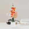 Декоративные цветы искусственные горшечные орхидеи на рабочем столе ложное искусственное поддельное моделирование Phalaenopsis