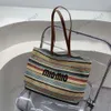 Brand per tote bag di paglia versatile per donne designer di lusso borsetta 2024 Nuovo nella lettera di ricamo di paglia decorata sacca da spiaggia estate ad alta capacità