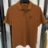 Mäns T-shirts 2024 Summer Hot Polo Shirt Mens Kort ärm Löst Loose With Flip Collar T-Shirt Instagram Emblem Decoration Trend