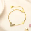 2024 Bracelets de chaîne de créateurs Femmes LETTRE Double couche Brangle 18K Gold plaqué en acier inoxydable Amoureux cadeaux Chaînes de bracelet