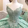 セージグリーンキラキラセクシーなスパゲッティストラップクリスタルアップリケQuinceanera Dresses Ball Gown Beading Sweet Vestidos de 15 Girls 0509