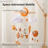 Mobiles# Crib Mobile Wooden Baby abalga o espaço de feltro macio, astronautas da cama Bell Newborn Music Box pendurado Brinquedos Bracket Baby Gifts Y240412