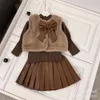 Kvinnors t-shirt Autumn Winter Children's Girl Baby Liten doftande vind förtjockad Bow Vest Coat Hundrel Fold Half kjol Stickad Bottom Shirt Overskirt