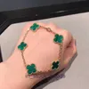 High -end designer Bangles voor Vancleff White Fritillaria Red Jade Marrow 18K V Gouden geëlektroplateerde klaver vijf bloemarmband dames reizen mode origineel 1to1