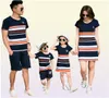 Familjen Look Dress Mother Daughter Clothes Summer Fashion Randig Tshirt Matchande kläder Far Son Baby Boy Girl Clothing Y200713943462