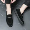 Sıradan Ayakkabı Loafers Erkek Süet Süet Klasik Metal Zincir Dekorasyon Yuvarlak Kafa Partisi Anti-kayma günlük nefes alabilen moda