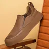 Casual skor lätta män loafers mode kör bekväma båtlägenheter original stil man personlighet utomhus