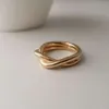 Ekologiczny ekologiczny ze stali nierdzewnej 18-karatowy złoto spiołowane eleganckie odważne krzyżowe pierścienie dla kobiet żeńska złota biżuteria 240320