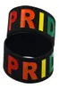 50pcs Gay Pride Ein Zoll breites Silikonarmband Schwarzer Erwachsener Größe Debossed und gefüllt in Regenbogenfarben Logo4006035