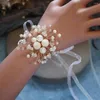 Dekoracyjne kwiaty ślubne kwiat Bransoleta Rhinestone Ręka druhny Pearl Prom Corsage