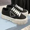 Дизайнерские женские кроссовки NEW 2024 10A качественный дизайнер Double Wheel Re-Nnylon Sneakers Sneakers Platform Canvas Кроссовки Gabardine Triangle