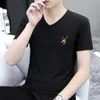 Maglietta da uomo a maniche corte a V Neck Corea Stampa di abbigliamento da uomo Camicia da uomo estate Casualmente a maniche Maglietta maschile Maglietta