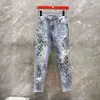 2024 High End Nya jeans för mäns trendiga varumärke tung industri Personligt tryckt vatten tvättat elastisk smal passform små fötter