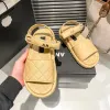 Novo estilo Luxo Sandale Channel Gladiato Sandal Designer Sliders Shoes Viagem Sapatos de Caminhada Verão Sumny Loafer Ladies Sapato Indoor Sapato Mulador Logo Metal Slippers Men Slide