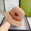 Summer Fashion Woman Bucket Hat Designerka Straw Hat Beach Travel Ladies Sunscreen Sun Cap dla mężczyzn Kobiet Grass Braid Dome Małe czapki brzegi