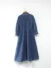 Robes décontractées Femmes bleues Longue manche en jean Robe printemps d'été 2024 Colliers de redressement simples Simple Single Breasted Midi robe