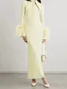 Sıradan elbiseler Birleştirilmiş tüylü uzun kollu tasarım örgü kadınlar için yüksek bel ince moda elbise 2024 Sonbahar Giysileri