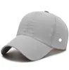 Nwt ll utomhus baseball hattar yogalynor boll mössor duk liten hål fritid andningsbar mode sol hatt för sport cap strapback ha6440757