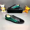 2024 Nuove scarpe per uomini Scarpe sport casual Stampa di tela fidabile scarpe da skateboard piatta giovanile cool sneaker