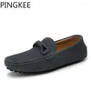 Casual Shoes PINGKEE Chic Almond Shape Toe Cow Suede Hand Sewn Leather Lining Upper Stitching Cushioned Classic Men Boat Driving Loafer