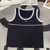 Tanques femininos Camis Designer 2024 Primavera/verão novo xiaoxiang estilo preto e branco no pescoço redondo tampa de malha para fit slim fit sem mangas diamante e4pp