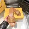 Ny stil sandal platt lyxiga toffel pool strand glid walk signatur casual skor läder herrar skjutreglage kvinnors sko mule designer sommar loefer rese utomhus sandale