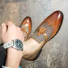 Casual schoenen 2024 Tassel Business Loafers For Men Toe slip-on bruine rijjurk mode bruiloft mocassins