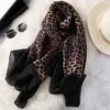 Écharbes 2024 Femmes de luxe Ombre Leopard Dot Silk Feeling Scarf Lady Fashion Print Châles et Wraps Pachmina Foulards Bandana Hijab Snood