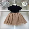 Nya babybanor Girls Dress Suit Kids Designer Kläder Storlek 90-150 cm Shiny Hot Diamond Fake Necklace T-shirt och spetskjol 24April