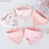 Bibs Burp Tissu 5 pièces / Lot Baby Bibs Triangular Double Cotton Bibs Cartoon Imprimé serviettes Salive Bébé garçons et filles Nourrissant les tabliers Cotton Bandana Bibs Y240412