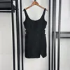 Lässige Kleider Frauen 2024 Frühlings- und Sommer klassisches ärmellose schlankes Schleimschuhnknoten Taille Little Black Kleid