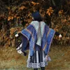 Dameskaap herfst en winter etnische sjaaltoerisme -website Red Cloak gekleed in Great Northwest Prairie Dual Purpose SHAWL Dikke deken