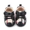 Mode Babyschuhe karierte Babyschuhe bequeme Softsoled Baby Kleinkind Schuhe Frühling und Herbst5947700