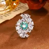 Cluster anneaux créatifs géométriques Green Square Diamond Diamond Ring Luxury Light Fashion 925 Bijoux de fête d'anniversaire en argent pour femmes