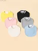 Bibs Burp -Tücher 3pcs zufälliger Babyschal weiches süßes und komfortables Neugeborene Feste Pflege Speichel Handtuch Kinderzubehör Y240412