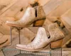 Kvinnor Autumn Pu Leather Deep Vmouth Ankle Thick Heel Pointed Western Cowboy Boots är fashionabla och mångsidiga ZQ0502 2110213844579
