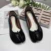 Scarpe casual iPpeum Beretti neri Flats Donne della punta split Mary Janes Plus 44 Abbigliamento Moca