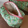 Kosmetiska väskor blommor mönstrad medelstora väska för hudvårdsprodukter Portable Travel Organizer Makeup Små föremål förvaring