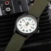 Armbanduhren Mode einfache Kalender Quarz Männer Sport Watch Armee