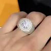 Lyxig och avancerad mode Mosang Stone Sparkling Diamond Mens Ring med full vita guldfärg inlagd dominerande rent silver