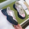 Классическая пара Rhyton Sneaker Sport Women Man Man Man Shouse Обувь винтажная платформа обувь Chaussures Многоцветная кожаная обувь.