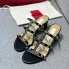 Designer Sandals High Heels Kvinnors tofflor Öppna Toe Studded Shoes äkta läder 6cm Square Heel Nude Black Matte Luxury Brand Summer Sandals With Dust Bag 35-44