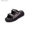 Zapatillas gruesas zapatillas con solas para que las mujeres los usen en verano Nuevo 2024 Internet Celebrity Super Hot Cool Beach Zapatos H240412