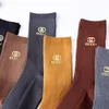 Socks Strumpfwarene koreanische Version hochleiter Röhrchen Doppel -Nadel -Ins Mode Silicon Hot Label Letter weiblicher Kaschmirstapel
