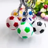 Anneaux clés 1 / 2pcs mini football keychain mode football accessoires clés de football 7 couleurs 240412