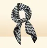 Versione Cravat coreana di con lettere piccole femmine quadrate femminile primavera e estate Silk Scarv Versatile Decorazione Black2178028