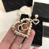 Luxus -Schmuckohrringe Designer für Frauen Charme Hoop Ohrring Blumenperlen Broschen Doppelreihe Full Diamond Brosche C Ohren mit Box Broche