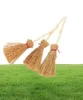 1020 st mini Broom Witch Straw Brooms DIY Hängande ornament för Halloween Party Decoration Costume Props Dollhouse Accessories 2207262267
