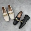 أحذية غير رسمية Brisith على غرار الجلود السوداء نساء Oxfords الربيع الخريف امرأة مسطحة السلاسل المعدنية تنزلق على المتسكعات السيدات شقق